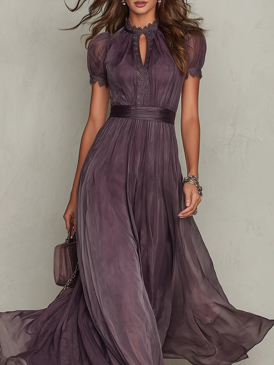 Flavia | Vestido largo morado con escote de abertura y ribete de encaje de gasa