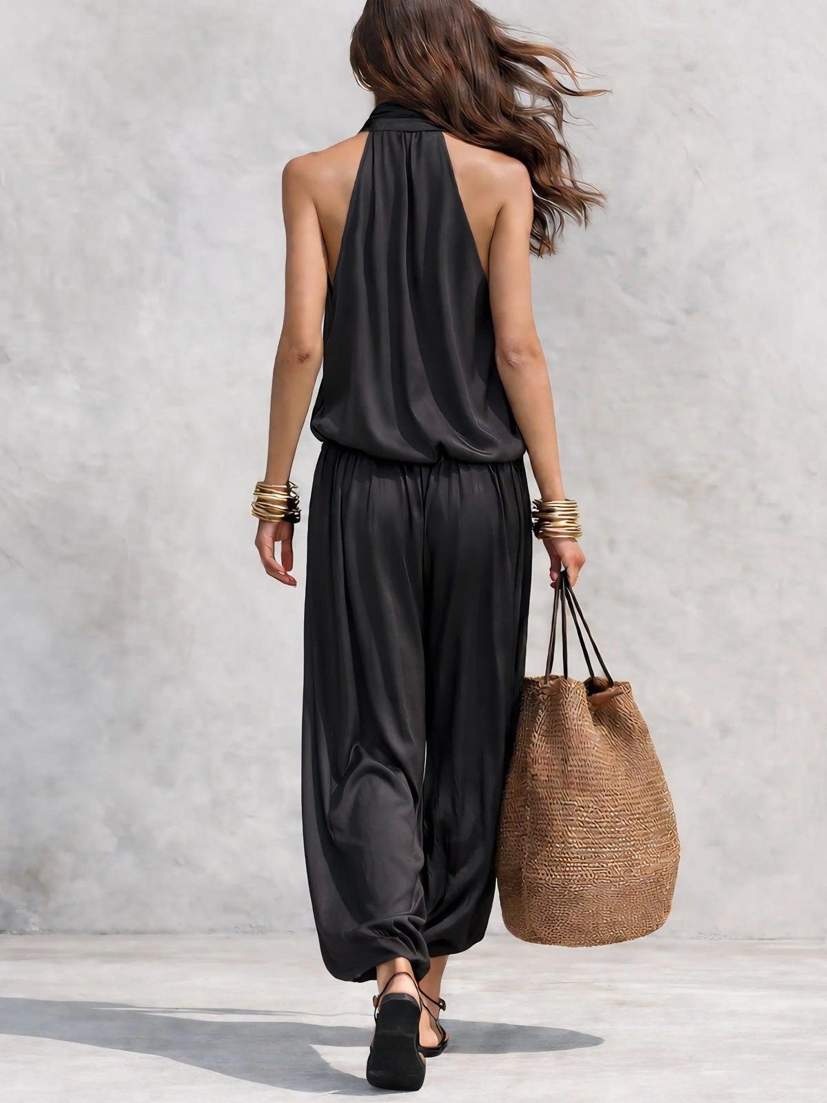 Serena Conjunto de top con cuello halter y pantalones plisados