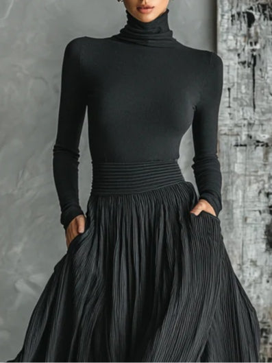 Conjunto Samantha de Cuello Alto Negro y Falda Plisada