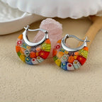 Pendientes de medio aro coloridos de millefiori