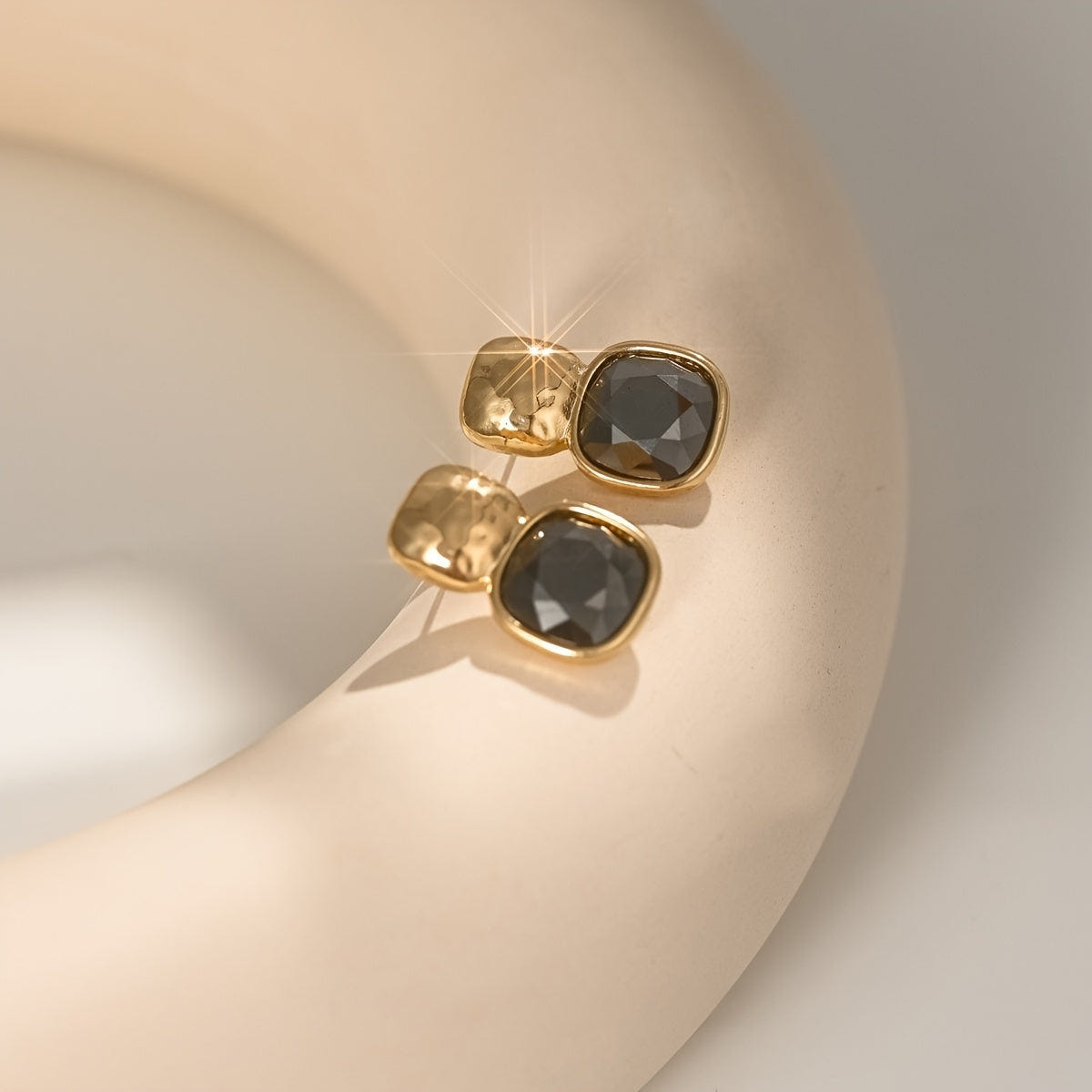 Pendientes geométricos cuadrados vintage en tono dorado