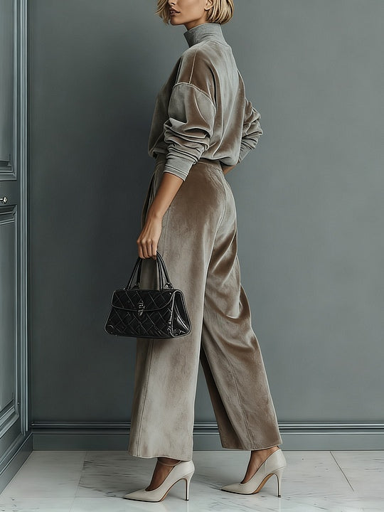 Traje de Cuello Alto de Terciopelo Elena