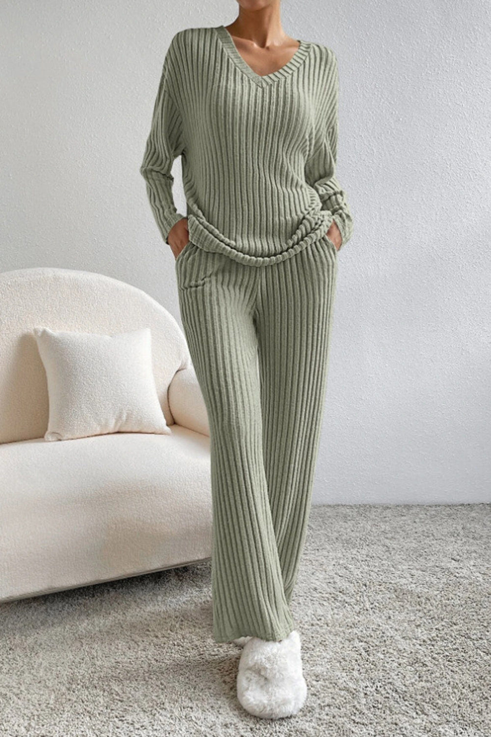 Conjunto de top de punto con escote en V y pantalones Sofia