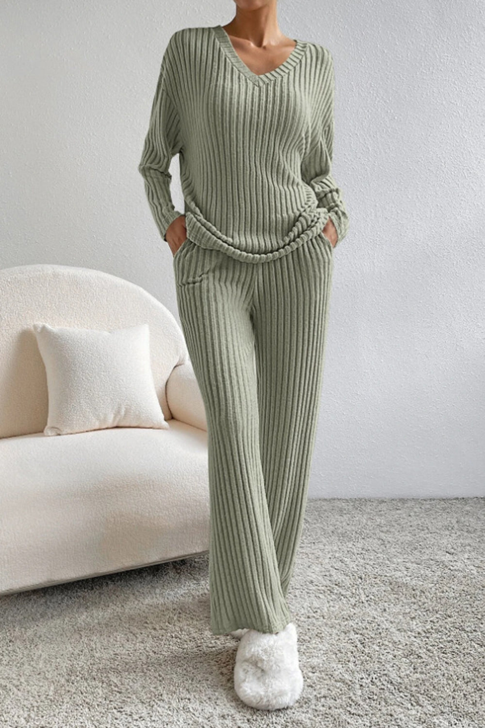 Conjunto Sofia de Top de Cuello en V Acanalado y Pantalones