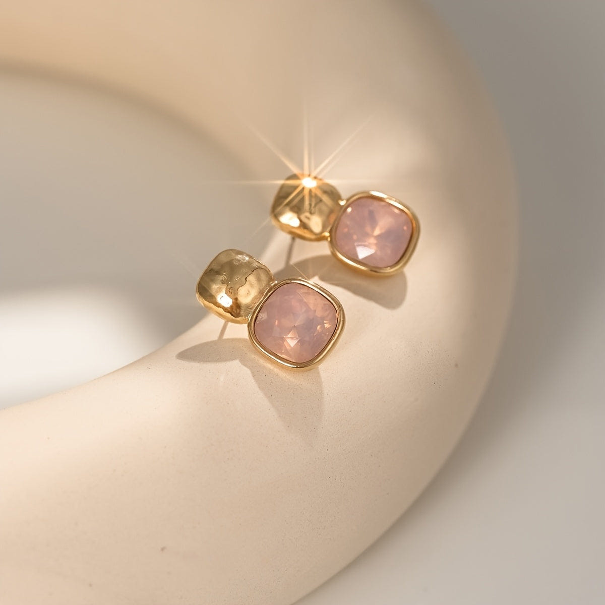 Pendientes geométricos cuadrados vintage en tono dorado
