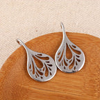 Brincos artesanais de prata com filigrana em formato de gota