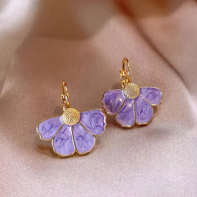 Pendientes colgantes elegantes con flor de cuatro pétalos esmaltada