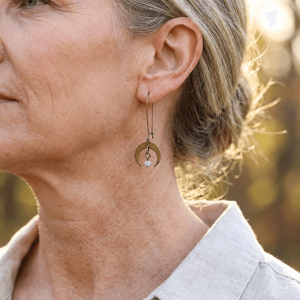 Pendientes colgantes vintage bohemios con diseño desgastado en forma de luna  