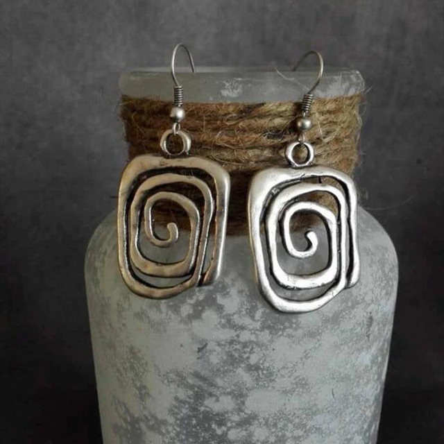 Pendientes vintage de espiral plateada