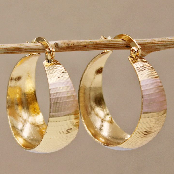Pendientes de lujo sofisticados en oro  