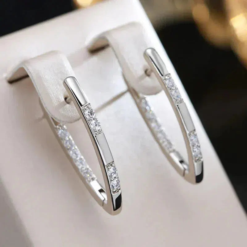 Boucles d’oreilles sophistiquées avec pierres en zircone