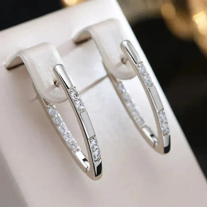 Pendientes sofisticados con piedras de circonita  