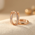 Elegantes pendientes de aro dorados